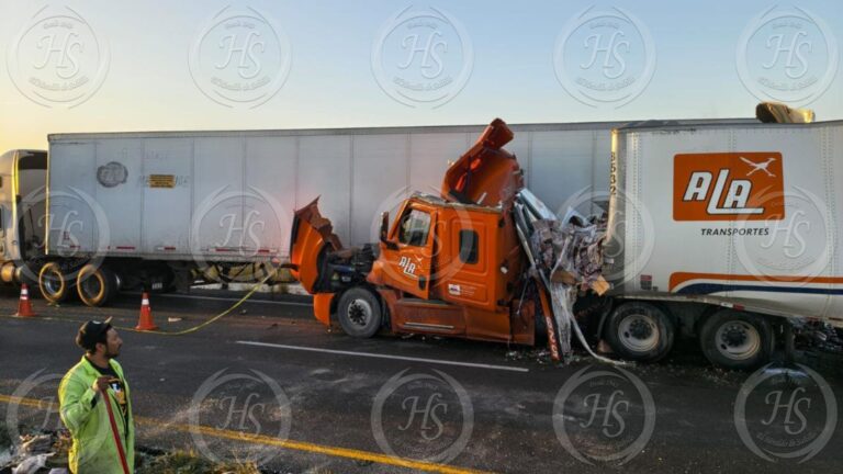 Muere trailero atropellado en la carretera Saltillo-Torreón