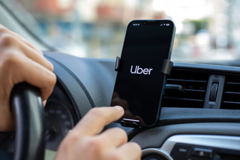 Niega SICT que Uber pueda operar en aeropuertos
