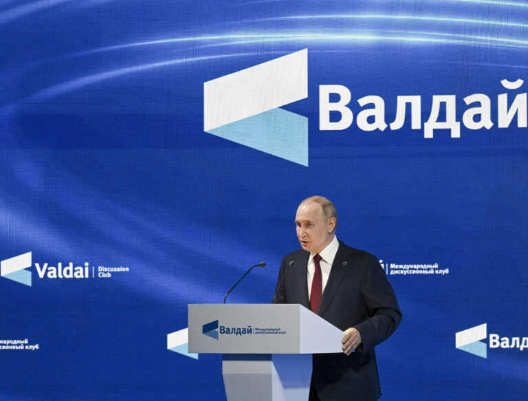 Polonia advierte a Putin que será arrestado si cruza su espacio aéreo rumbo a reunirse con Trump en Hungría