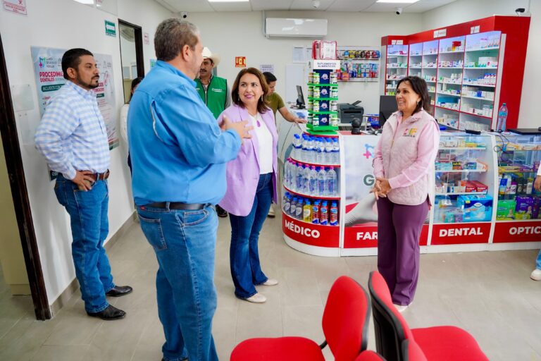 Presidenta del DIF Coahuila visita clínica de salud en la Colonia Analco, en Ramos