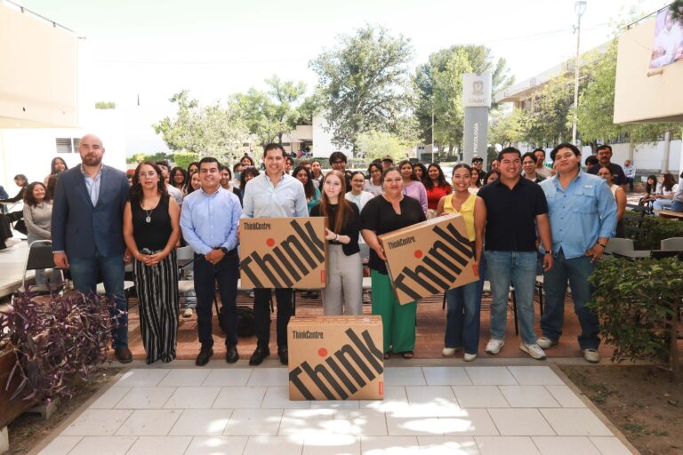 Reciben equipos de cómputo y mobiliario las Facultades de Ciencia Educación y Humanidades y Psicología de la UA de C Unidad Sureste