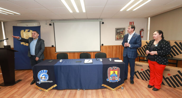 Rinde protesta Iván Gaher Garnica Espinoza para un segundo periodo como director de la Facultad de Mercadotecnia de la UA de C Unidad Sureste
