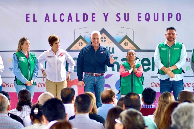 Román Cepeda entrega cuatro plazas en Torreón durante la brigada municipal en Hacienda Santa María