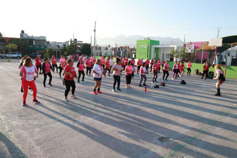 Se suma Saltillo al Bailotón Rosa en la Saltillo 2000