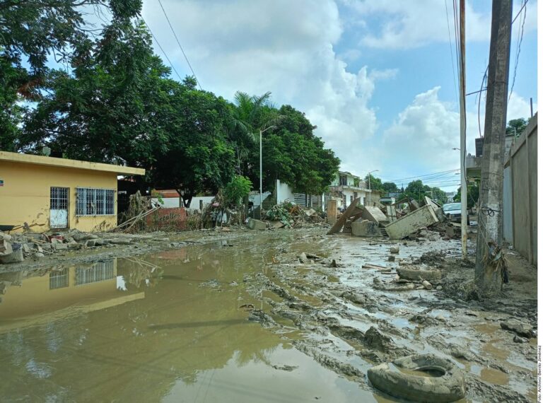 Suman 79 muertos y 19 desaparecidos por lluvias