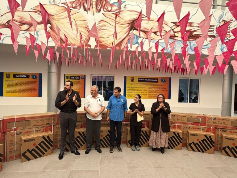 UA de C fortalece infraestructura académica en la Unidad Norte con entrega de mobiliario y computadoras