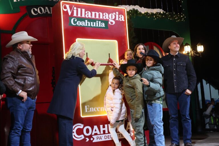 Encienden la Navidad en Coahuila; Manolo y Paola inauguran Villamagia 2025