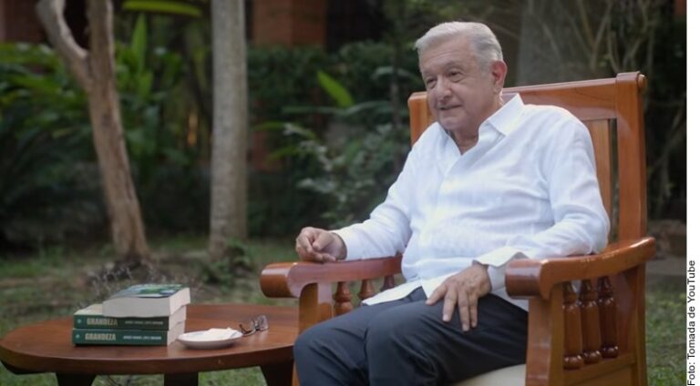 Reaparece AMLO; asegura que saldría de “La Chingada” para defender a Sheinbaum