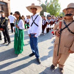 Arteaga conmemora el 115 Aniversario de la Revolución con desfile y guardia de honor2
