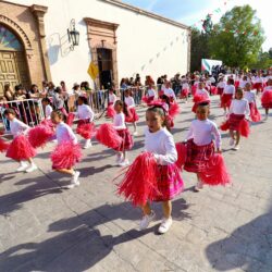 Arteaga conmemora el 115 Aniversario de la Revolución con desfile y guardia de honor7
