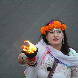 Catrinas y catrines llenan de color el Desfile Xantolum en Saltillo1