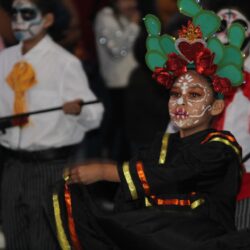 Catrinas y catrines llenan de color el Desfile Xantolum en Saltillo11