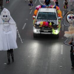 Catrinas y catrines llenan de color el Desfile Xantolum en Saltillo2