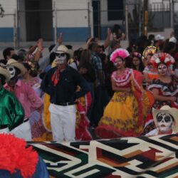Catrinas y catrines llenan de color el Desfile Xantolum en Saltillo7