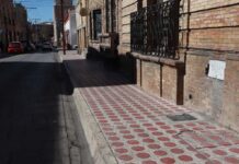 Continúa limpieza profunda en banquetas del Centro Histórico