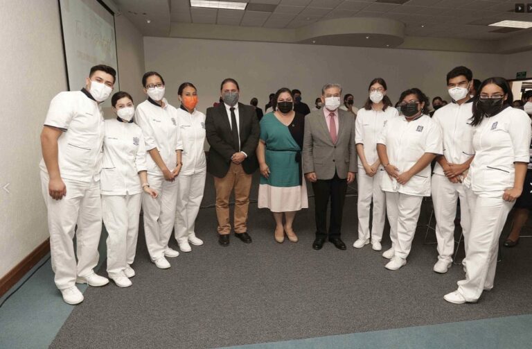 Egresa UAdeC talento para demanda laboral de Texas