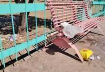 Entre basura y abandono se encuentra plaza a un costado de la Clínica 82 del IMSS, en Saltillo
