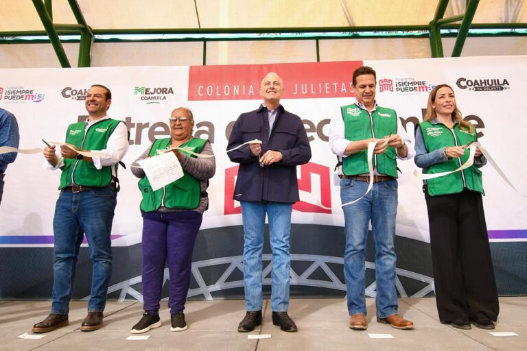 Entrega Román Cepeda entrega techumbre y la rehabilitación de la plaza en Las Julietas, en Torreón
