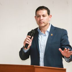 Entrega rector de la UAdeC Mobiliario a la Facultad de Trabajo Social Unidad Sureste2