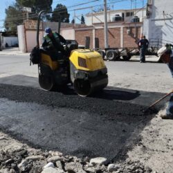 Gobierno de Saltillo refuerza las acciones de bacheo en colonias de la ciudad2