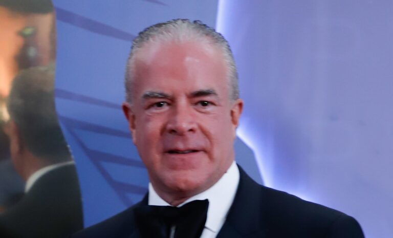 Imputan narco y huachicol a dueño de Miss Universo