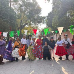 Llega la Brigada Naranja “Unidas por Ellas” al parque Abraham Curbelo1