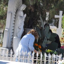 Llenan saltillenses los panteones de vida, honran a sus seres queridos en Día de Muertos 13