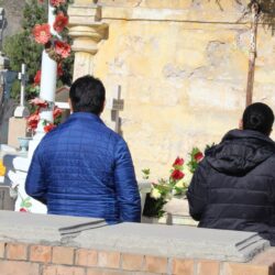 Llenan saltillenses los panteones de vida, honran a sus seres queridos en Día de Muertos 6