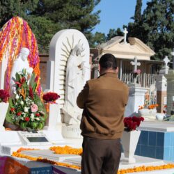 Llenan saltillenses los panteones de vida, honran a sus seres queridos en Día de Muertos 8