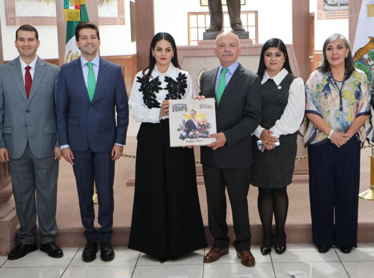 Entrega Óscar Pimentel glosa del Segundo Informe de Gobierno en el Congreso del Estado