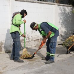 Refuerza Javier Díaz limpieza del paso peatonal en Nuevo Aurora2