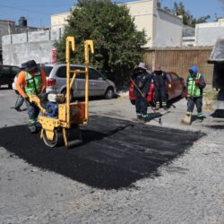 Refuerza Javier Díaz programa de bacheo; atiende colonias del sur de Saltillo1