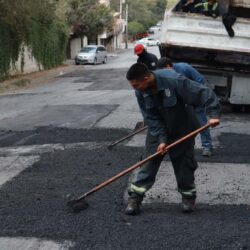 Siguen acciones de bacheo en vialidades de Saltillo