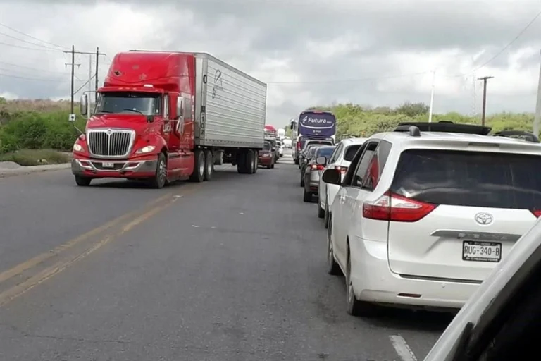 Truenan México y EU por robos carreteros