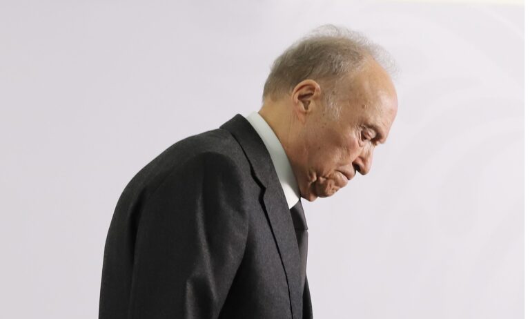 Tumba Sheinbaum a fiscal de López Obrador