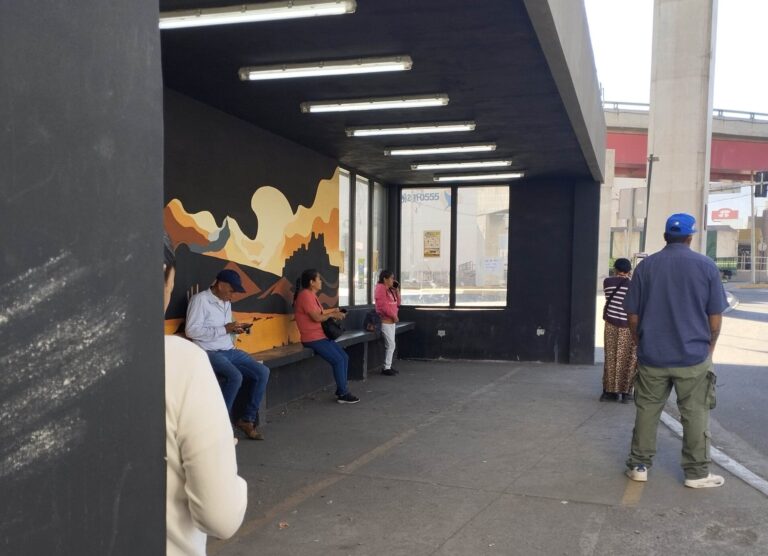 Vandalizan parabuses de El Sarape