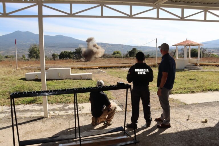 Agentes del FBI capacitan a elementos de seguridad de Michoacán en manejo de drones y explosivos