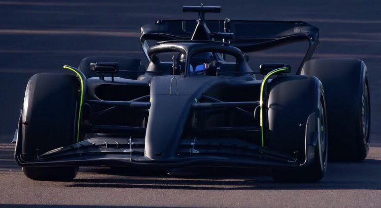 Checo Pérez realiza pruebas a bordo de un Ferrari en Imola, Italia