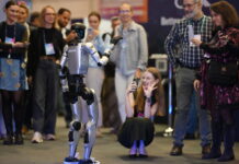 China inicia la fabricación de robots humanoides a gran escala