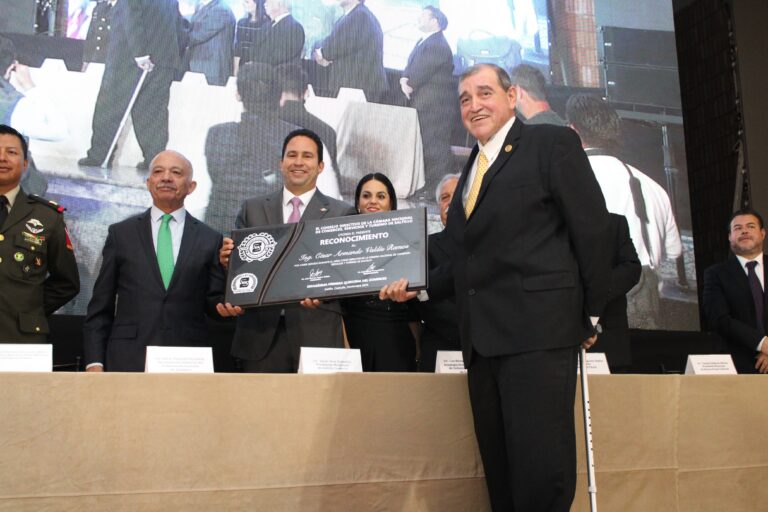 Con entrega de reconocimientos, honra la CANACO Saltillo a los más destacados comerciantes de la región