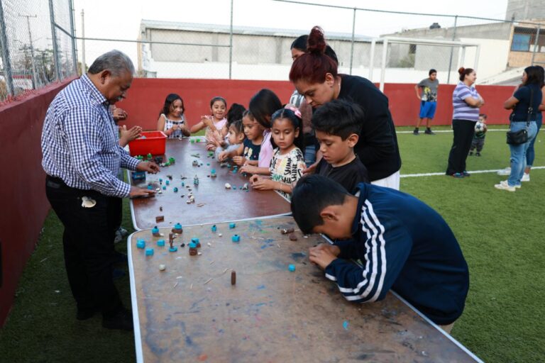 Conviven y desarrollan habilidades en cancha de la colonia Benito Juárez, en Saltillo