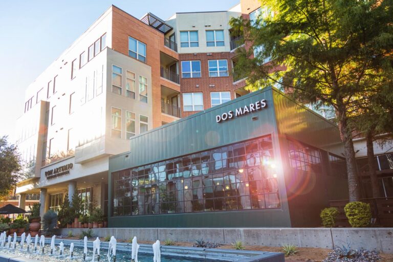 DOS MARES abre sus puertas en Fort Worth y celebra los sabores de la costa mexicana