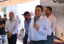 Entrega Javier Díaz obra de pavimentación en La Gloria