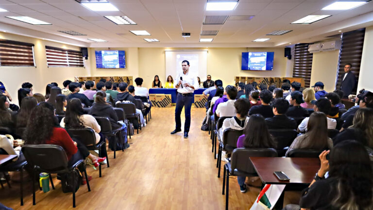 Entrega rector de la UA de C equipos de cómputo y aires acondicionados a la Facultad de Administración Fiscal y Financiera UL
