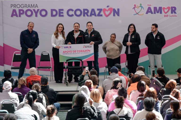 Entregan Javier y Luly Apoyos de Corazón del DIF Saltillo