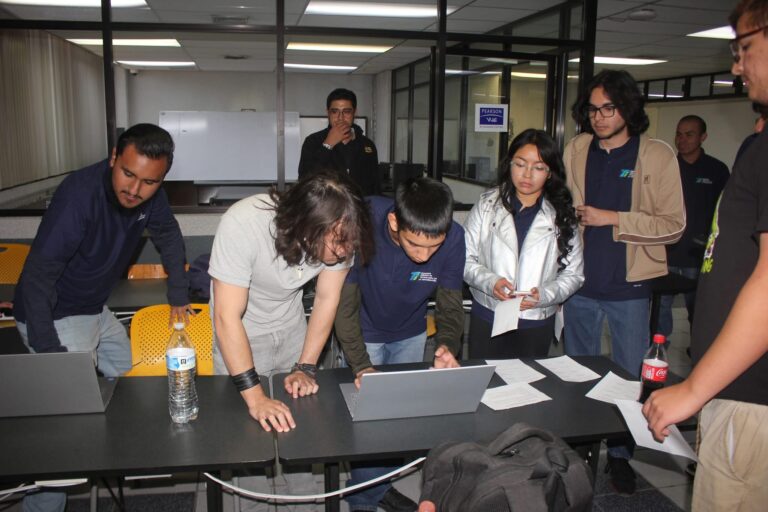 Fomenta la UTC el trabajo en equipo con rally entre estudiantes de Tecnologías de la Información