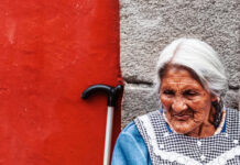 México registra el último lugar de esperanza de vida del informe 2025 de la OCDE