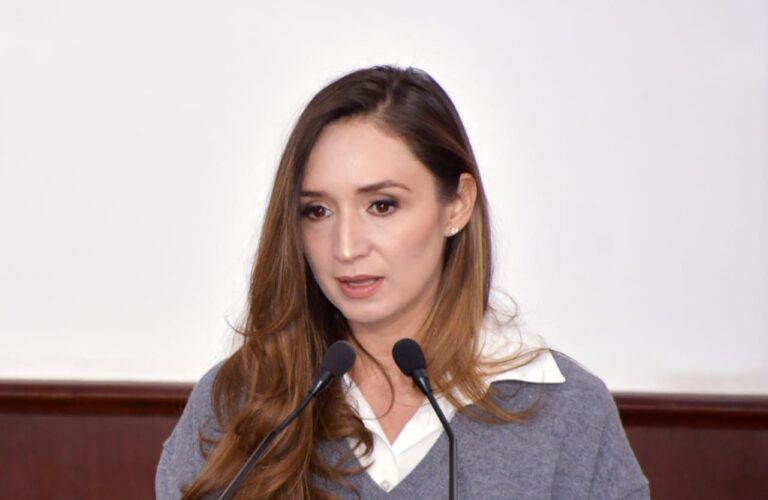 Promueve Edna Dávalos medidas para la inclusión de personas con discapacidad auditiva