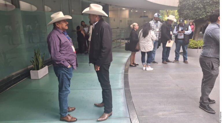 Reanudan negociación en Segob con campesinos