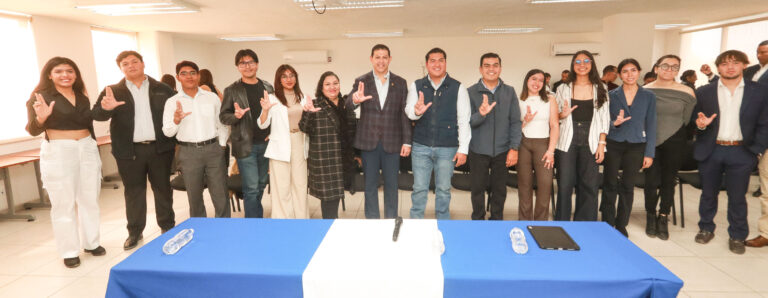 Rector de la UA de C toma protesta al Consejo Directivo y a la Sociedad de Alumnos de la Facultad de Psicología US